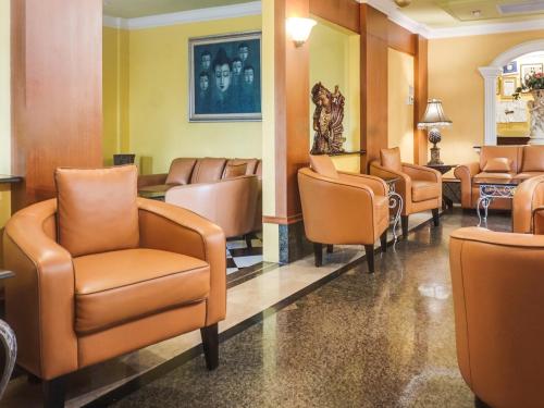Imagen general del Hotel Townhouse OAK Bi Executive. Foto 14