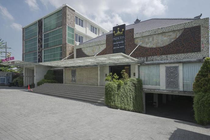 Imagen general del Hotel Townhouse Oak Denpasar at Mahendradatta. Foto 1