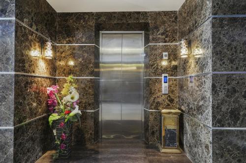 Imagen general del Hotel Townhouse Oak Denpasar at Mahendradatta. Foto 6