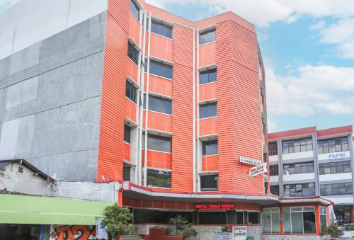 Imagen general del Hotel Townhouse Oak J&b Gunung Sahari. Foto 2