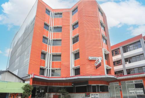 Imagen general del Hotel Townhouse Oak J&b Gunung Sahari. Foto 3