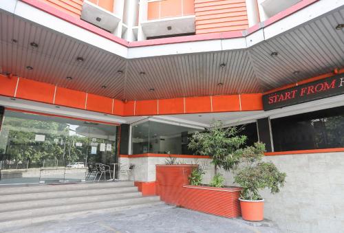Imagen general del Hotel Townhouse Oak J&b Gunung Sahari. Foto 5