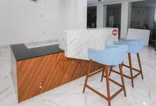 Imagen general del Hotel Townhouse Oak J&b Gunung Sahari. Foto 9