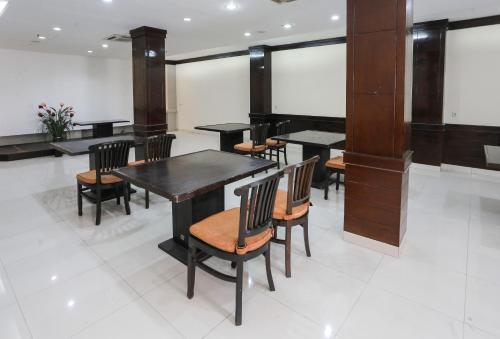 Imagen general del Hotel Townhouse Oak J&b Gunung Sahari. Foto 10