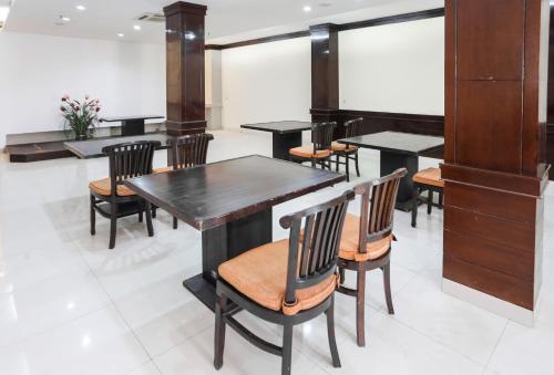 Imagen general del Hotel Townhouse Oak J&b Gunung Sahari. Foto 15