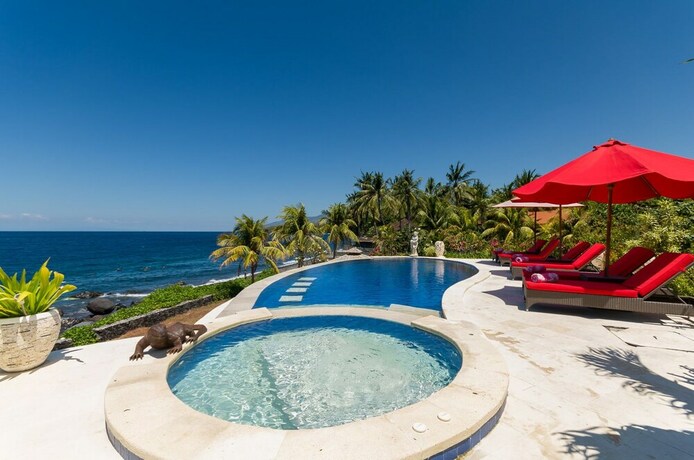 Imagen de la piscina del Hotel Toyabali - Resort. Foto 33
