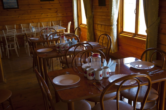 Imagen del bar/restaurante del Hotel Toynak - Guest Houses - campsite. Foto 2