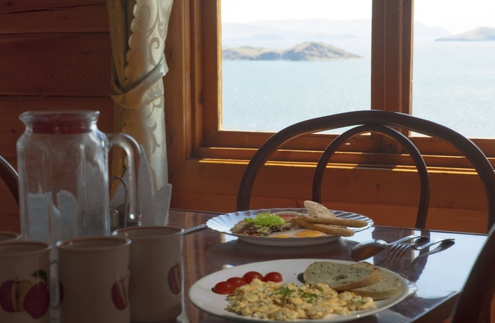 Imagen del bar/restaurante del Hotel Toynak - Guest Houses - campsite. Foto 4