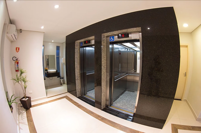 Imagen de los interiores del Hotel Toyo Inn. Foto 18