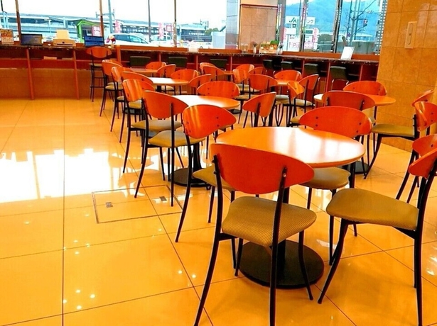 Imagen de los interiores del Hotel Toyoko Inn Higashi Hiroshima Station. Foto 14