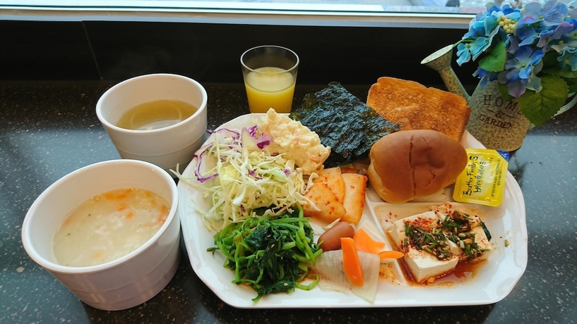 Imagen del bar/restaurante del Hotel Toyoko Inn Okinawa Naha Shintoshin Omoromachi. Foto 6