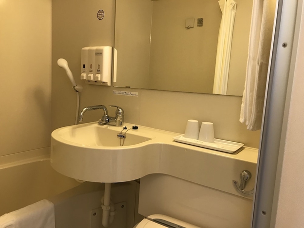 Imagen de la habitación del Hotel Toyoko Inn Shin Osaka Station Higashi. Foto 17