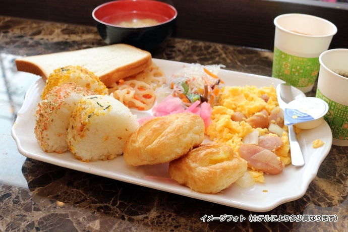 Imagen del bar/restaurante del Hotel Toyoko Inn Toyama-eki Shinkansen-guchi No.2. Foto 4