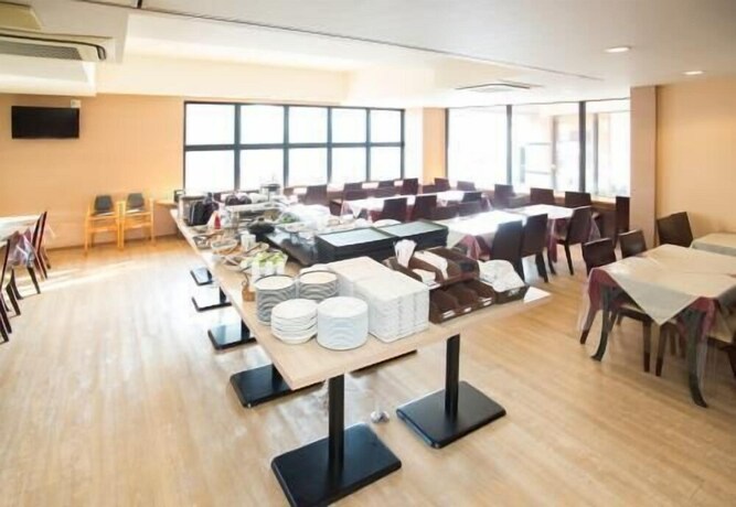 Imagen del bar/restaurante del Hotel Toyota Prestige. Foto 6