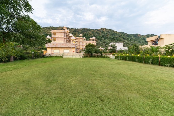 Imagen de los exteriores del Hotel Traavista Aravali Mahal. Foto 12