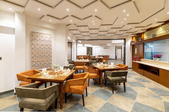 Imagen del bar/restaurante del Hotel Traavista Aravali Mahal. Foto 3