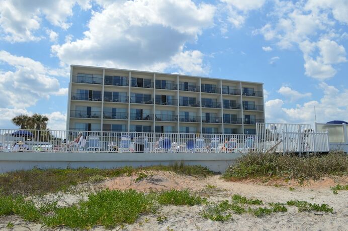 Imagen general del Hotel Traders Inn Beach Club. Foto 7