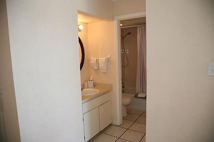Imagen general del Hotel Traders Inn Beach Club. Foto 12