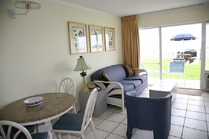 Imagen de la habitación del Hotel Traders Inn Beach Club. Foto 13
