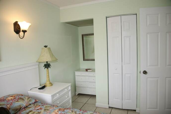 Imagen de la habitación del Hotel Traders Inn Beach Club. Foto 17