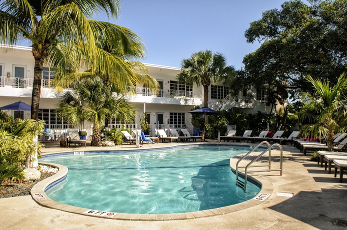 Imagen de la piscina del Hotel Tradewinds Apartment Miami Beach. Foto 15