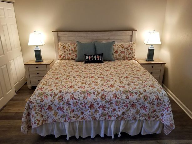 Imagen de la habitación del Hotel Tradewinds Beach Resort. Foto 6