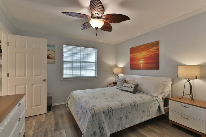 Imagen de la habitación del Hotel Tradewinds Beach Resort. Foto 9
