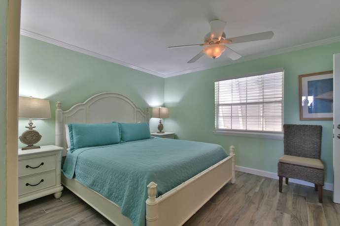 Imagen de la habitación del Hotel Tradewinds Beach Resort. Foto 11