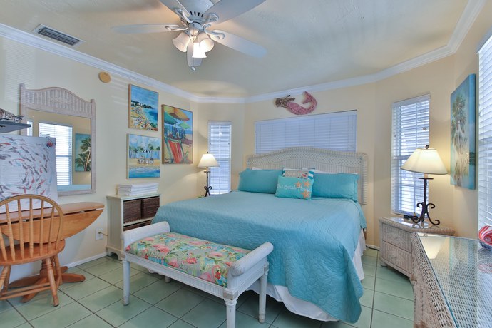 Imagen de la habitación del Hotel Tradewinds Beach Resort. Foto 12