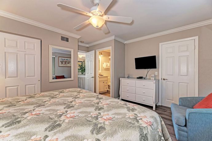 Imagen de la habitación del Hotel Tradewinds Beach Resort. Foto 17