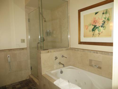 Imagen de la habitación del Hotel Tradewinds Carmel. Foto 2