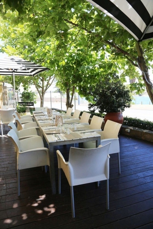 Imagen del bar/restaurante del Hotel Tradewinds Hotel. Foto 5