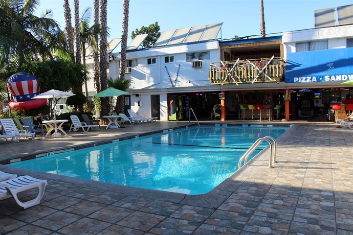 Imagen de la piscina del Hotel Tradewinds Lax Airport. Foto 12