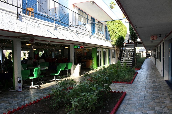 Imagen de los interiores del Hotel Tradewinds Lax Airport. Foto 9