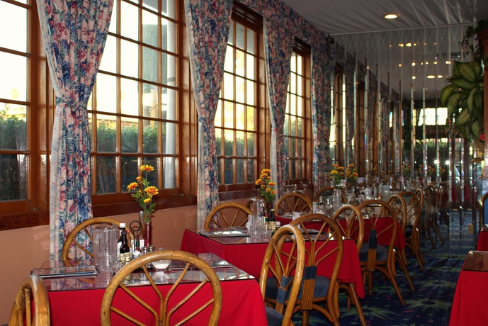 Imagen del bar/restaurante del Hotel Tradewinds Lax Airport. Foto 3