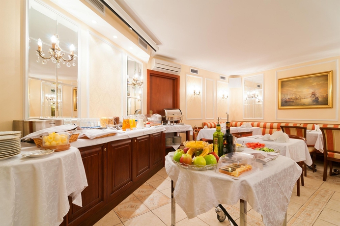 Imagen del bar/restaurante del Hotel Tradition, San Petersburgo. Foto 3