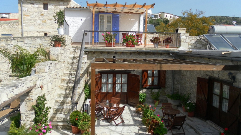 Imagen de los exteriores del Hotel Traditional Village Houses. Foto 11