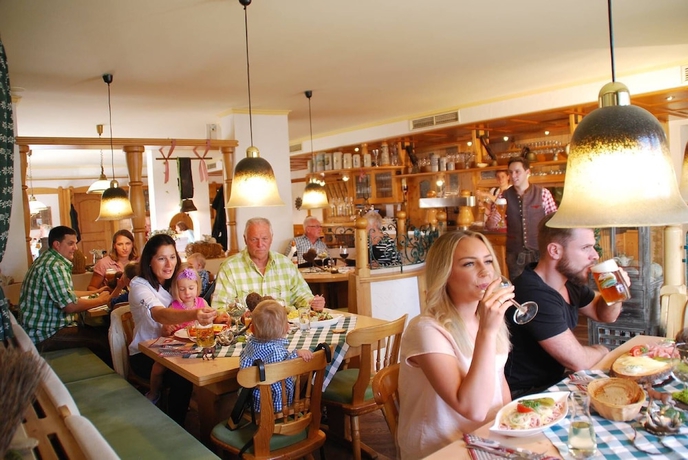 Imagen del bar/restaurante del Hotel Traditions-Gasthaus Bayrischer Hof. Foto 4