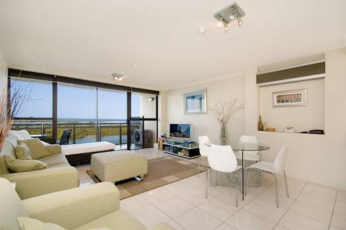 Imagen de la habitación del Hotel Trafalgar Towers. Foto 1