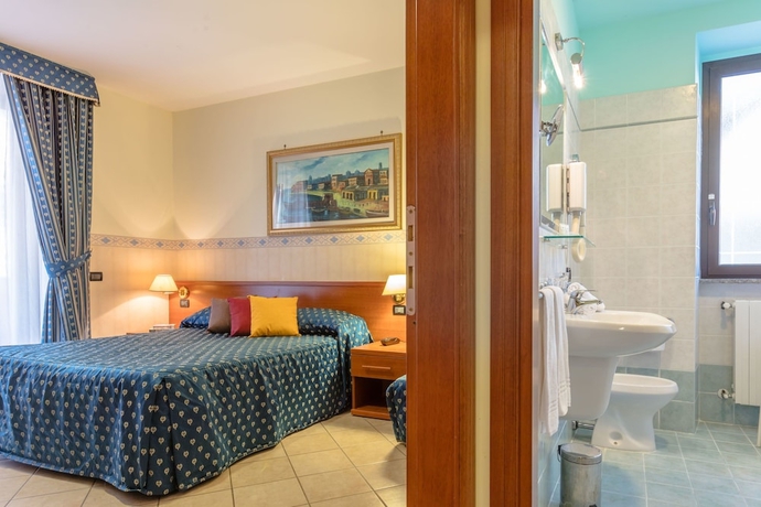 Imagen de la habitación del Hotel Traiano, Civitavecchia. Foto 5