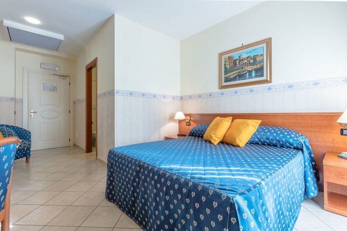 Imagen de la habitación del Hotel Traiano, Civitavecchia. Foto 8