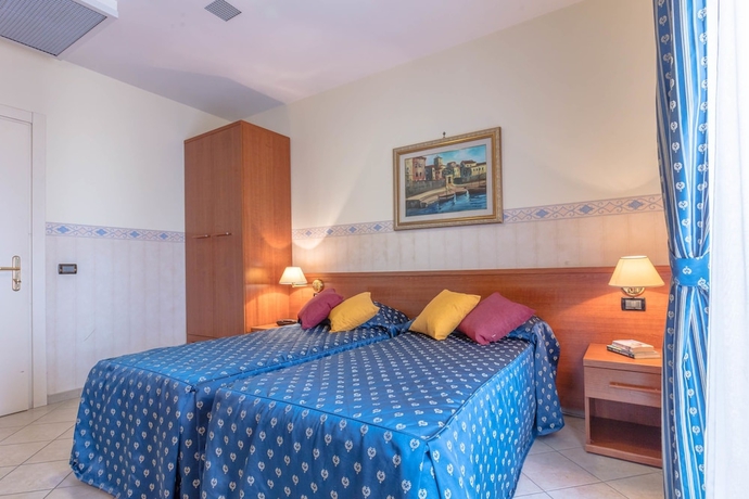 Imagen de la habitación del Hotel Traiano, Civitavecchia. Foto 10