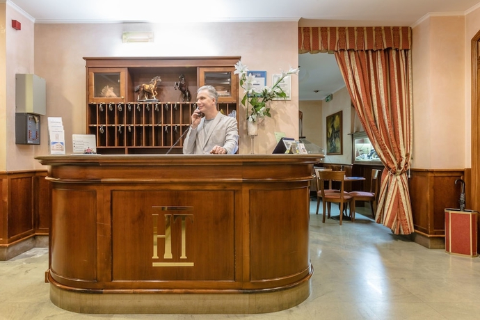 Imagen de los interiores del Hotel Traiano, Civitavecchia. Foto 18