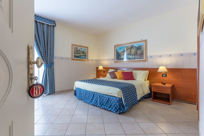 Imagen de la habitación del Hotel Traiano, Civitavecchia. Foto 17