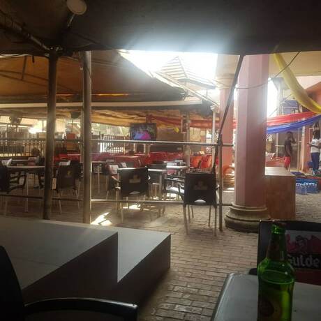 Imagen general del Hotel Train Station Bar and Lounge with Lodging. Foto 3