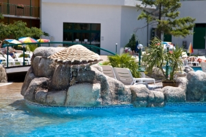 Imagen de la piscina del Hotel Trakia. Foto 3