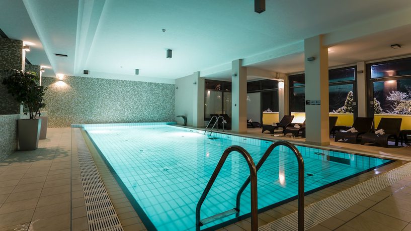 Imagen de la piscina del Hotel Trakoscan, &Scaron;estani. Foto 18