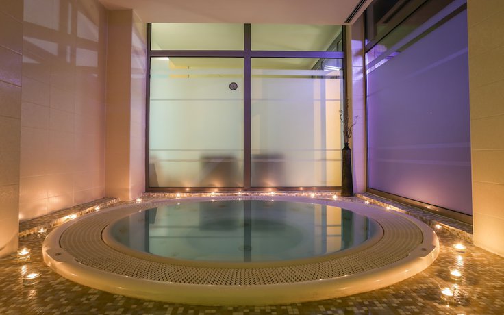 Imagen de la piscina del Hotel Trakoscan, &Scaron;estani. Foto 19