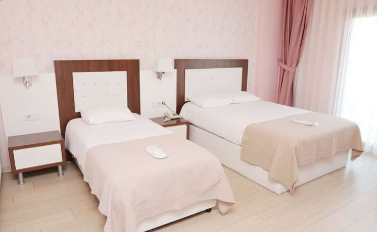 Imagen de la habitación del Hotel Tralles. Foto 16