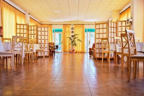 Imagen del bar/restaurante del Hotel Tramontana. Foto 17